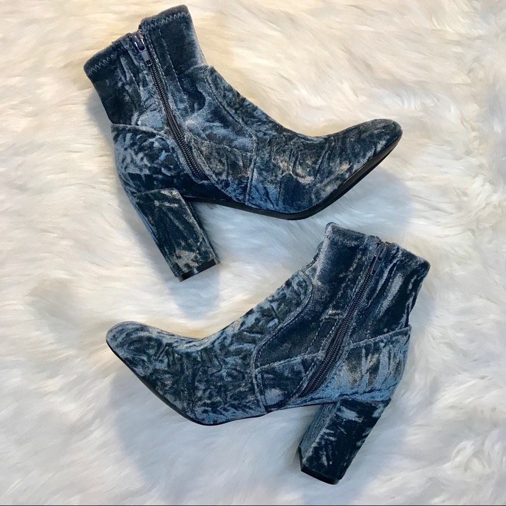 Steve Madden Emison Crushed Velvet Booties - Picture 3 of 7